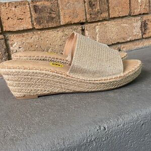 Catherine Malandrino Gold Metallic Open Toe Jute Wedges size 9 - NWOT